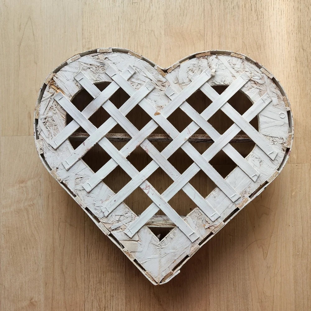 Vintage The Country Touch Rabbit Bunny Heart Shelf Cottagecore Granny Lattice